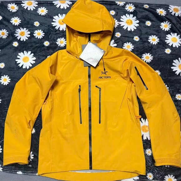 Arc'teryx Yellow Gore-Tex Hooded Jacket, Size M. - Picture 1 of 10